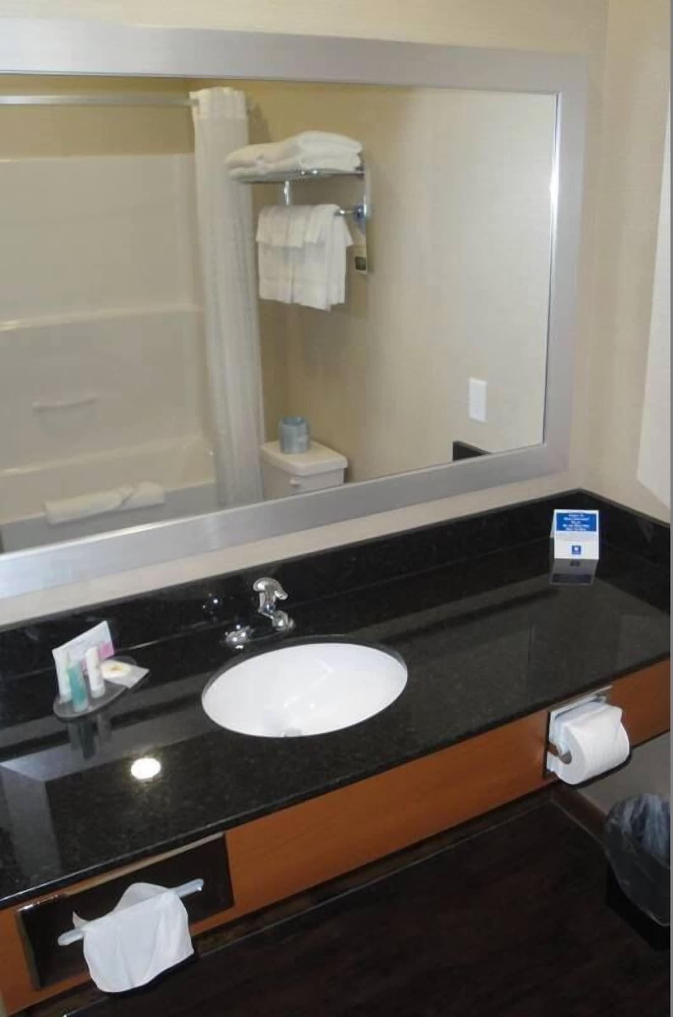 Comfort Inn & Suites Bonnyville Екстер'єр фото